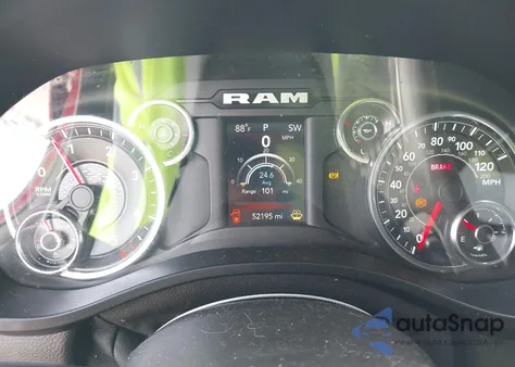 2021 Ram 1500 Big Horn 4X2 5'7 Box из США, поврежденный, VIN 1C6RREFM2MN813439